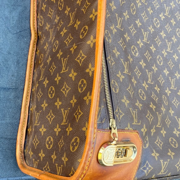 Vintage Louis Vuitton luggage! - Picture 2 of 8